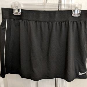 Nike women's tennis skort (NWT)